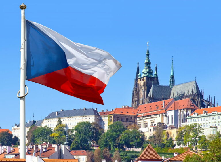 Правительство Чехии будет предлагать украинским беженцам вернуться домой – за деньги  - today.ua