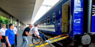 Укрзалізниця презентувала вагони для маломобільних пасажирів: фото - today.ua