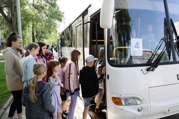 Объявлена принудительная эвакуация детей из одного региона Украины - today.ua