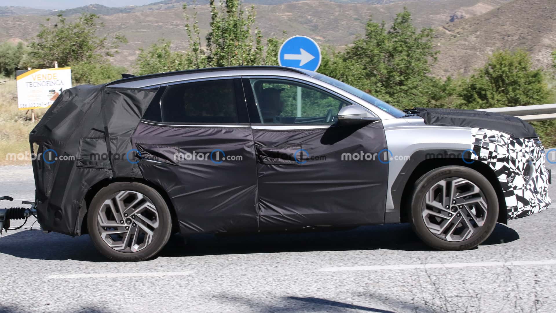 Шпионы показали новый Hyundai Tucson в минимальном камуфляже