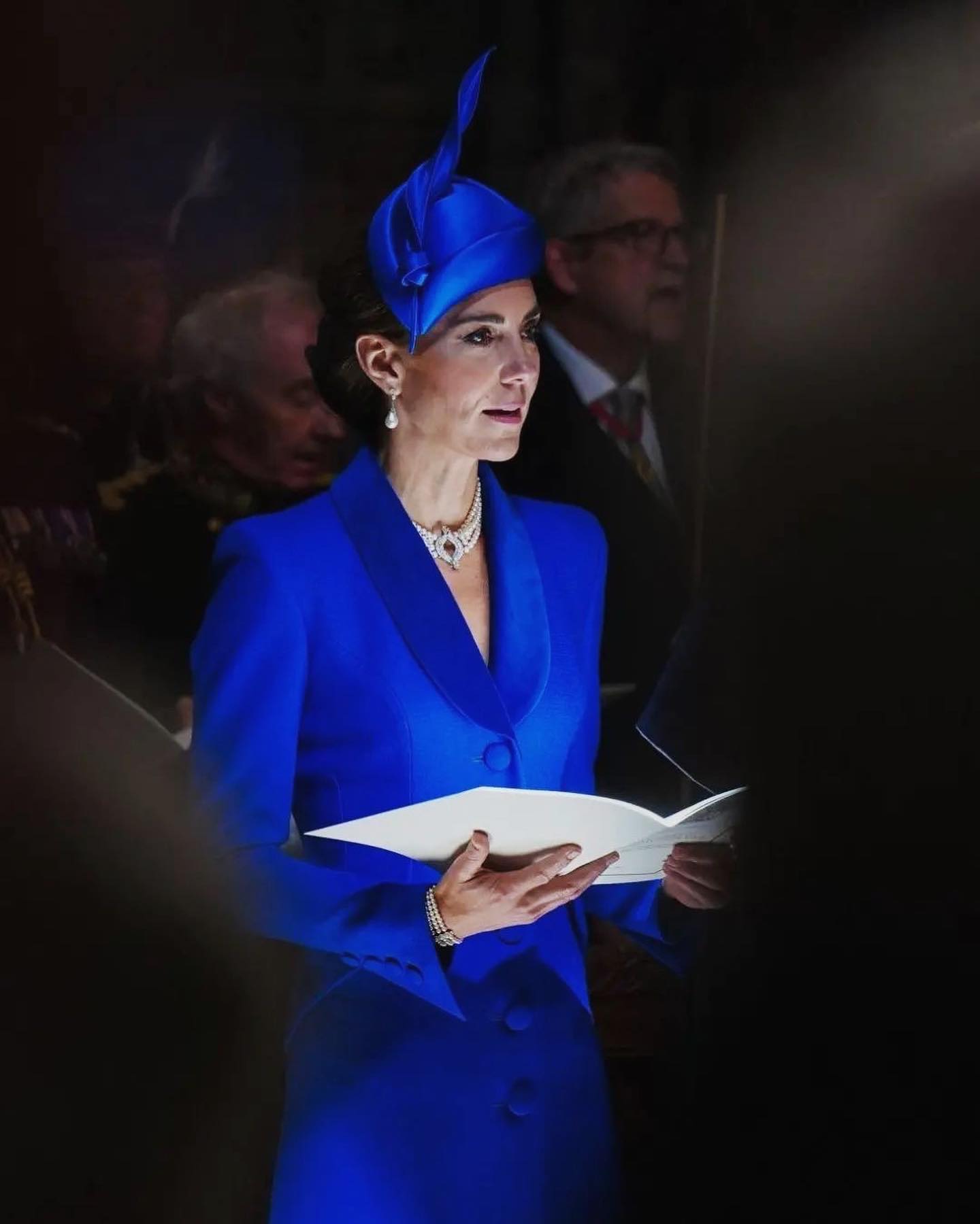В сапфирово-синем: Кейт Миддлтон появилась на второй коронации Чарльза III в Шотландии