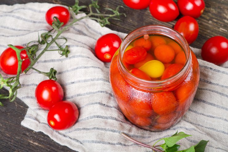 Консервированные помидоры без уксуса, соли и сахара: рецепт максимально свежих и полезных овощей на зиму