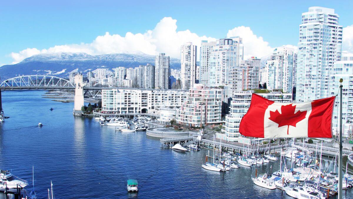 Канада запустит новую программу для украинских беженцев: кто сможет получить ПМЖ в короткие сроки