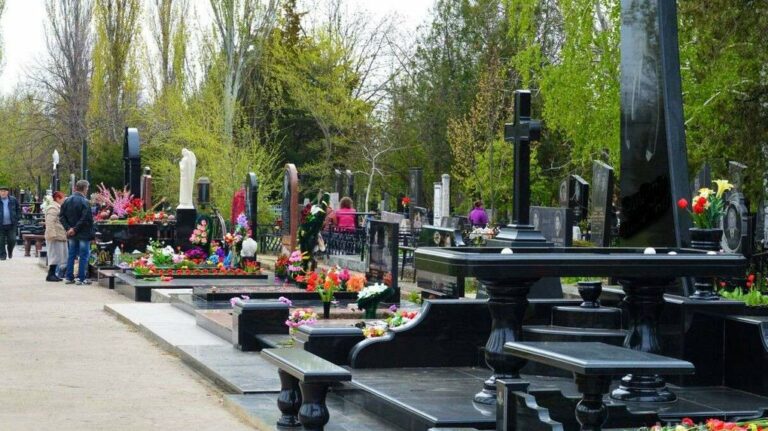 В большом украинском городе запустили систему бронирования мест на кладбищах: в мэрии объяснили необычное новшество - today.ua