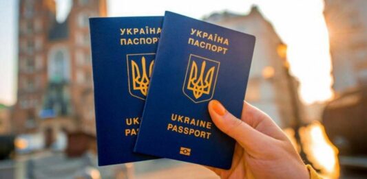 Украинских беженцев за рубежом поставят на обязательный консульский учет: стали известны последствия - today.ua