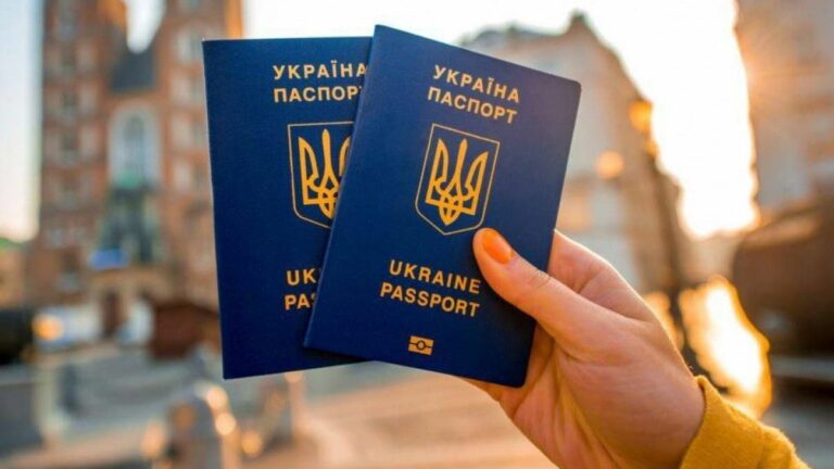 Украинских беженцев за рубежом поставят на обязательный консульский учет: стали известны последствия - today.ua
