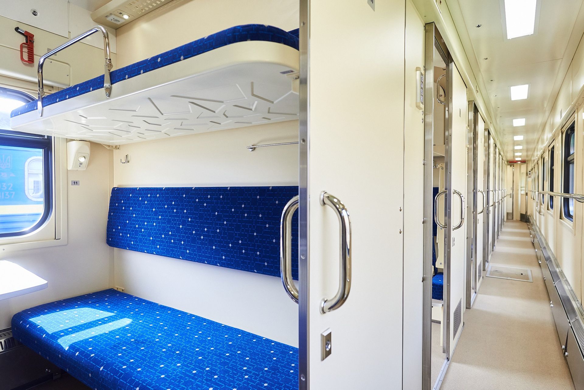 Укрзалізниця зробила важливу заяву про бронювання квитків для військових: як отримати місце у купе