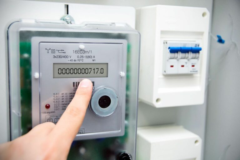 Українцям розповіли, як правильно знімати показники двохзонних та трьохзонних лічильників електроенергії - today.ua