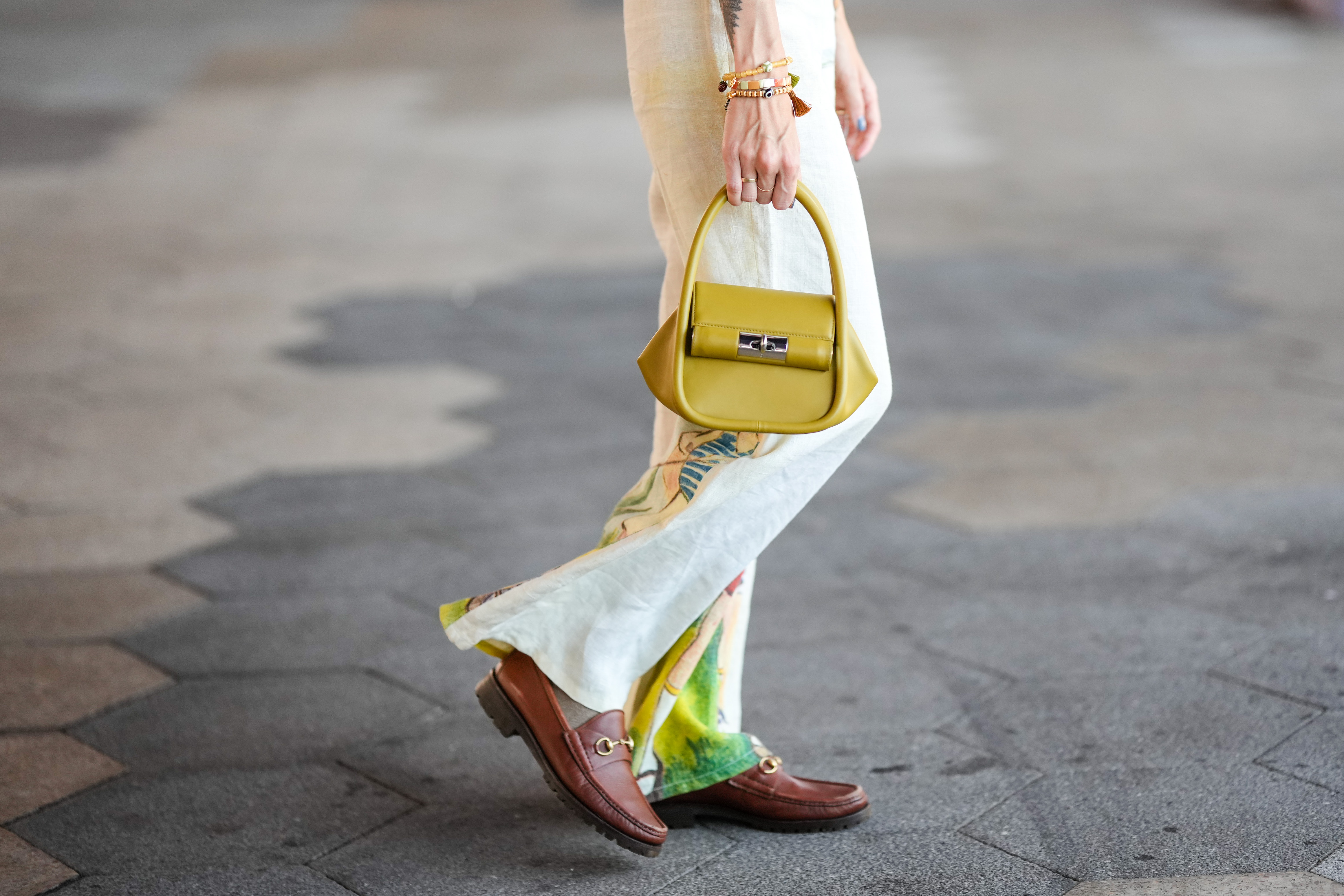 Лоферы – тренд 2023 года: с чем сочетать модную обувь летом