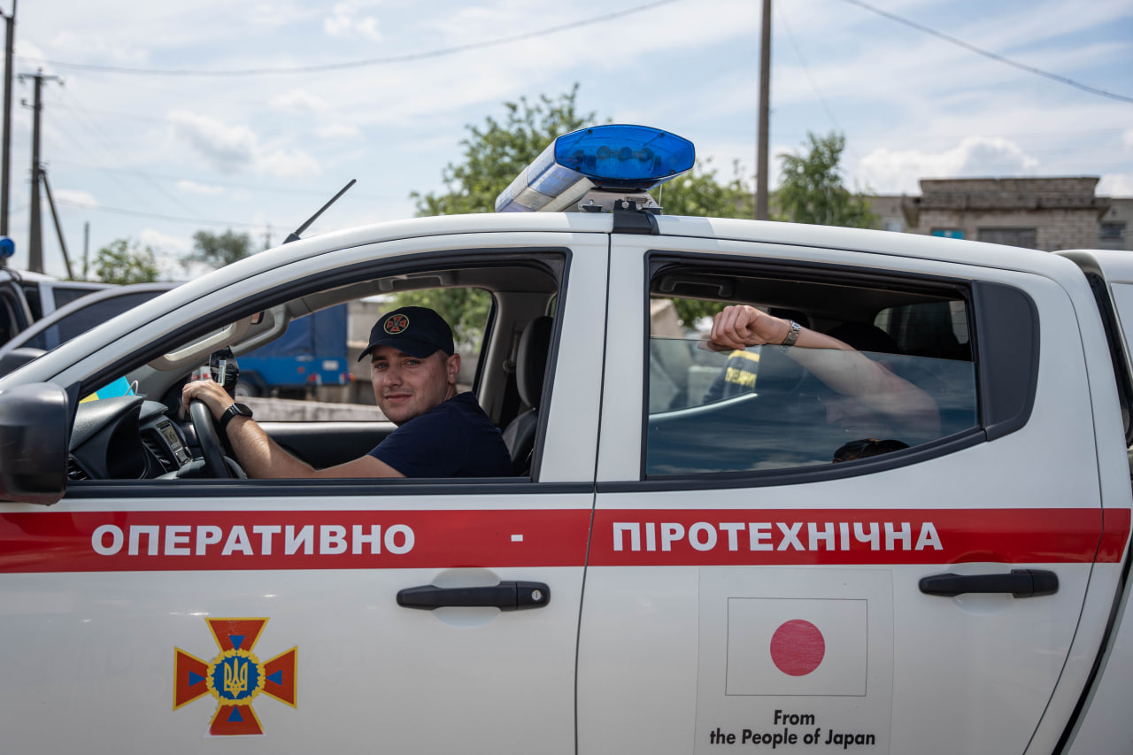 Когда водители могут не пропускать автомобили с включенными маячками