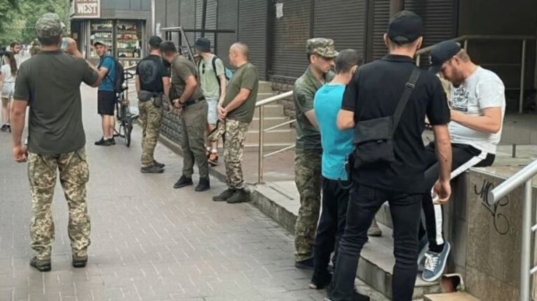Задержание военнообязанного и принудительная доставка в военкомат могут быть законными, - адвокат - today.ua