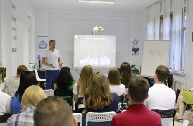Украинцам предлагают пройти бесплатные курсы: какие профессии можно освоить