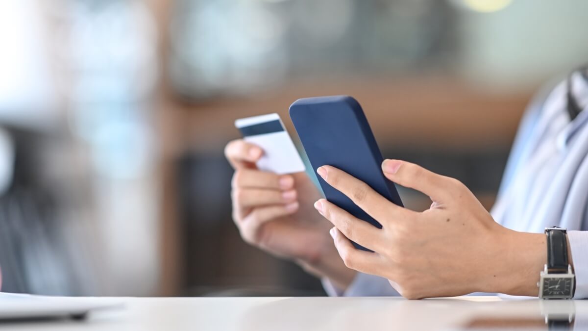 ПриватБанк та Monobank встановили ліміти: які максимальні суми можна переказати з картки на картку - today.ua