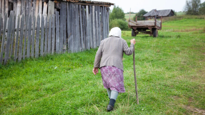 Многим украинцам прекращают выплату пенсии из-за отсутствия одного документа