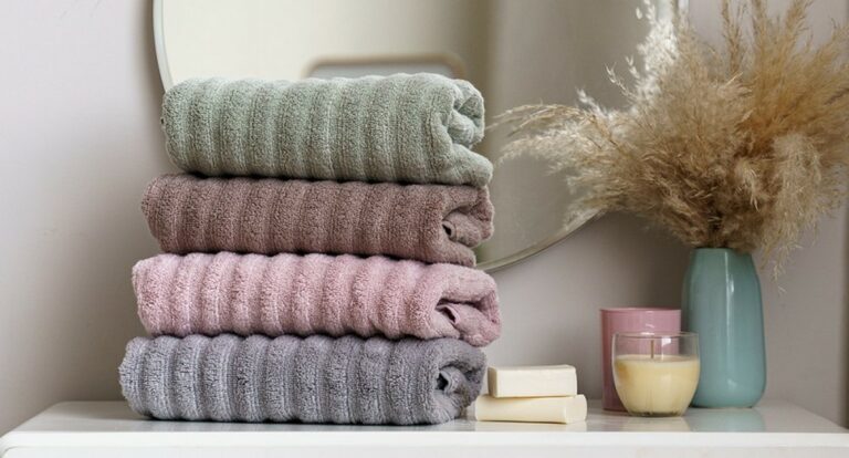 Эксперт по стирке рассказал, в какой температуре стирать полотенца, и что делает их “дубовыми“ - today.ua