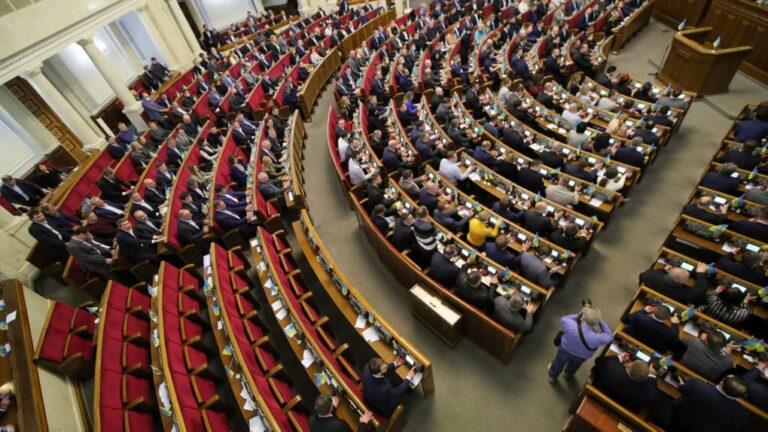 У липні підвищили пенсії держслужбовців: найбільше зросли виплати народних депутатів - today.ua