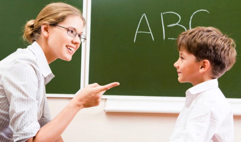 В Україні школярі 1-9х класів зможуть безкоштовно вивчати англійську мову: як подати заявку - today.ua