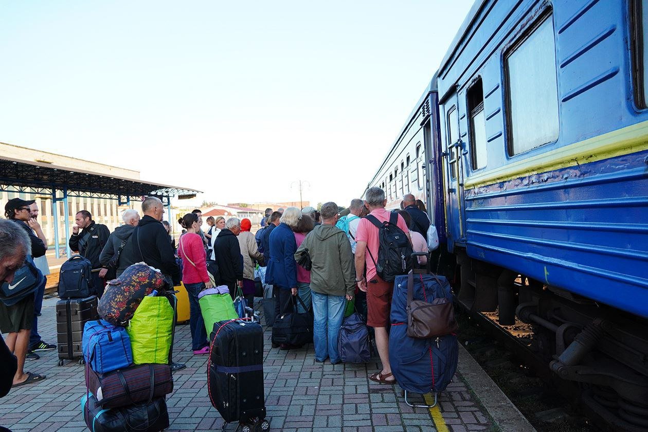 Укрзализныця запустила бесплатный поезд: пассажирам будут давать по 2-3 тыс. грн