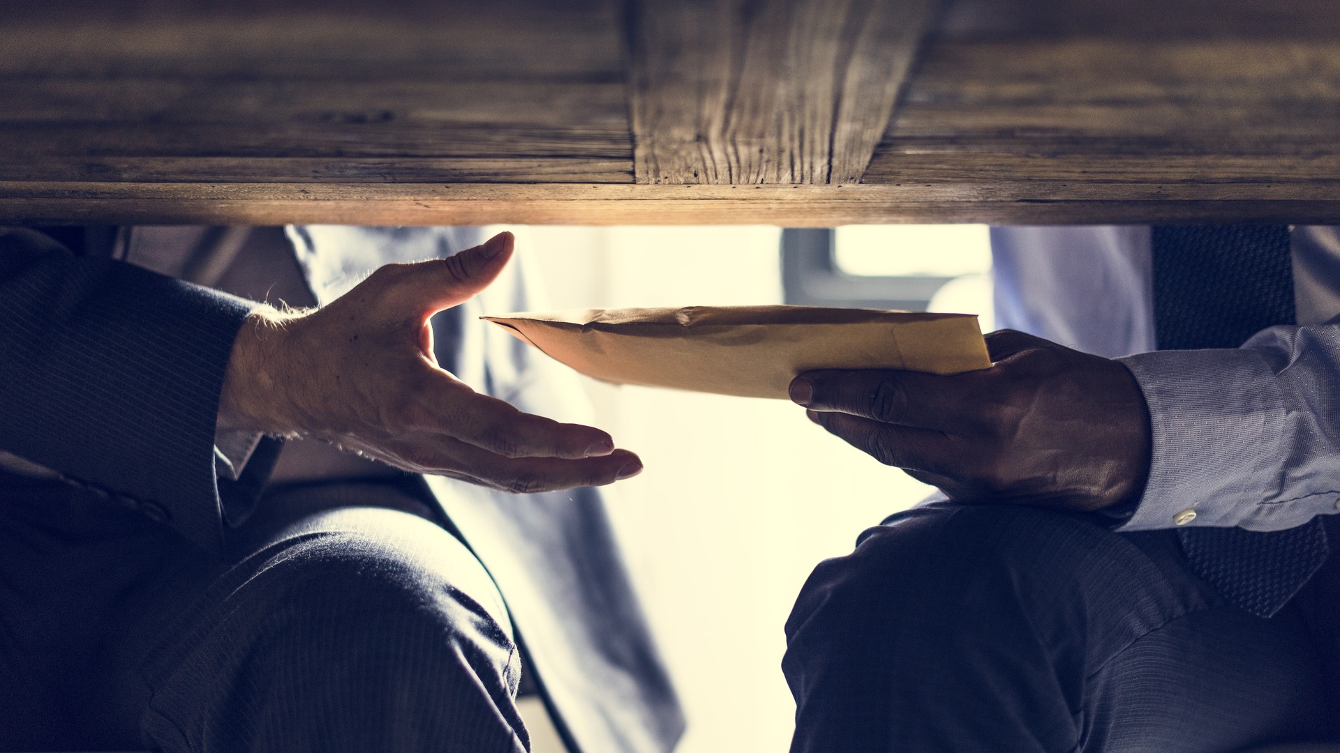 У Раді пропонують корупцію в суді викорінювати 15 роками позбавлення волі