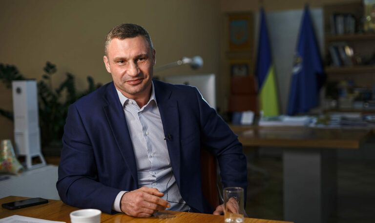С надбавками и премиями: названы зарплаты Виталия Кличко и его заместителей в КГГА - today.ua