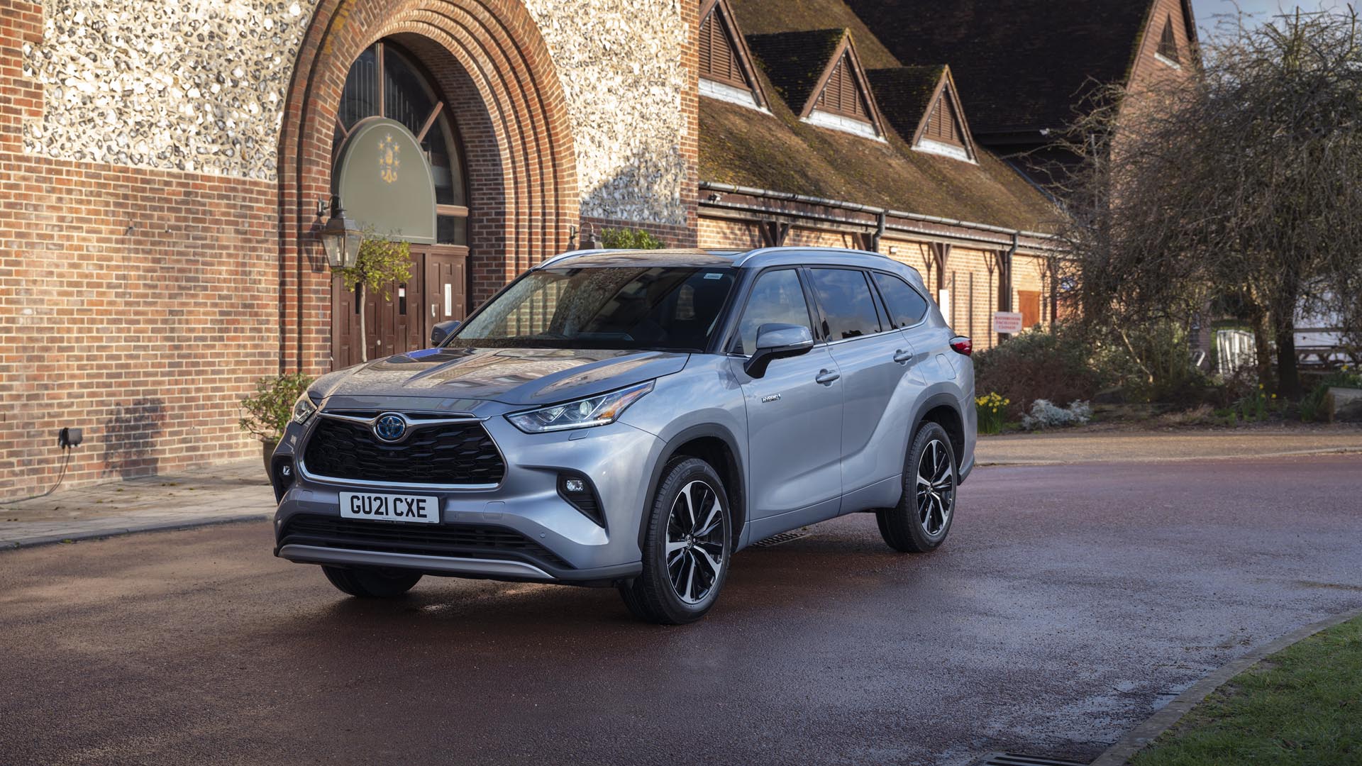 ТОП-10 автомобилей, которые без проблем проедут более 300 тыс км