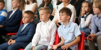 Украинские школьники в Польше могут получить дополнительные выплаты: подача заявок стартует 1 сентября - today.ua