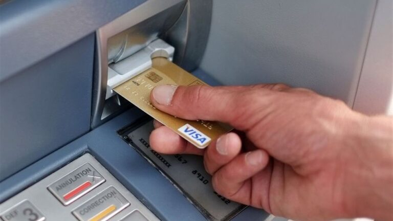 Ощадбанк встановлює ліміти на зняття готівки з карт: клієнти залишають скарги - today.ua