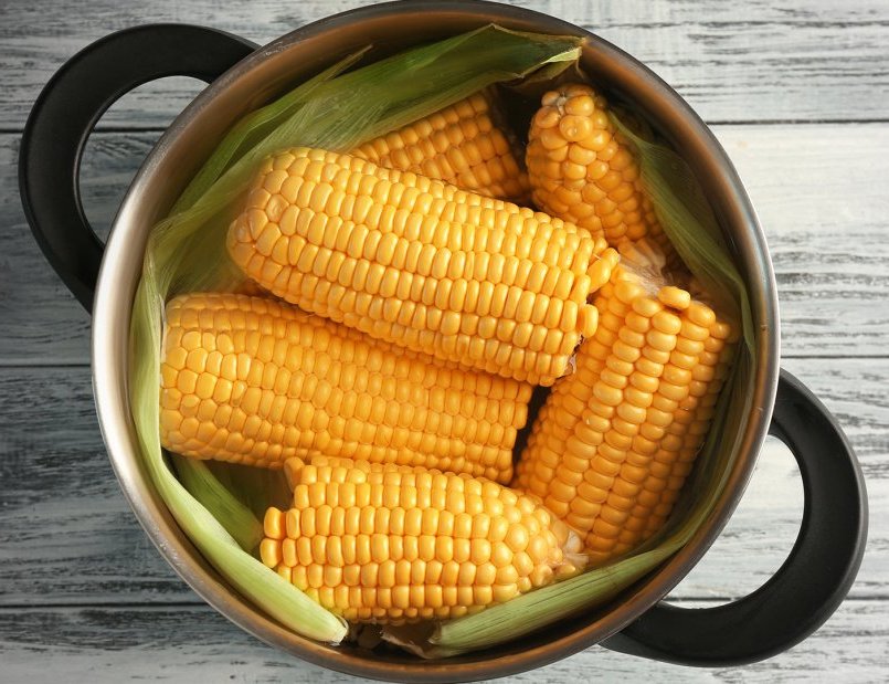 Будет сочная и нежная: раскрыт секрет правильной варки кукурузы