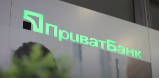 ПриватБанк купує старі долари по заниженій вартості: клієнти масово скаржаться  - today.ua