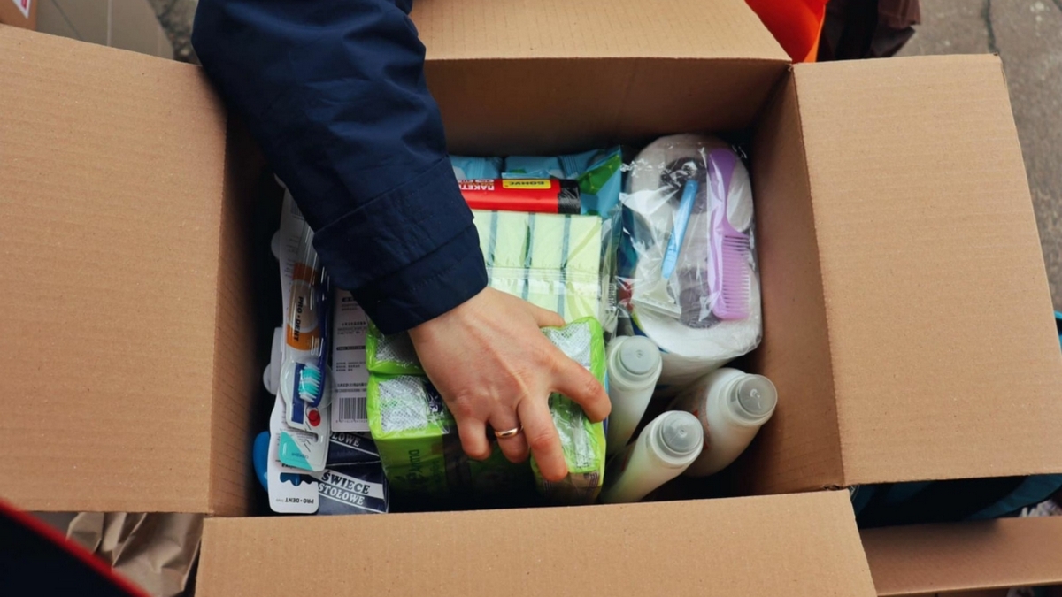 Продуктовые наборы, средства гигиены и одежда: как украинцам подать заявку на получение новой гуманитарной помощи