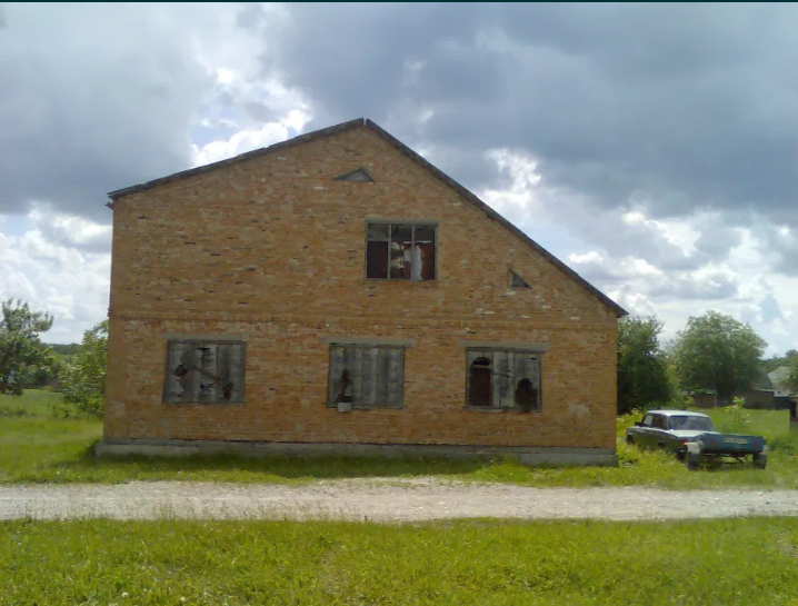 В Украине продается 6-комнатный дом с землей всего за 6000 долларов: как выглядит жилье