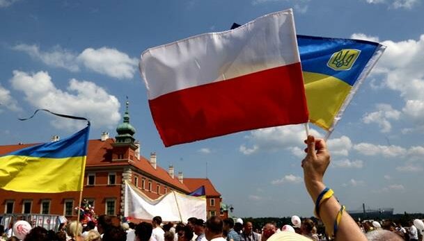 Украинцы начали массово уезжать из Польши: в чем главная причина