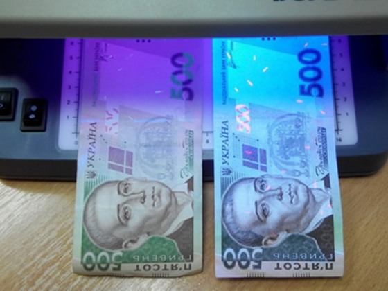 Украину наводнили фальшивые гривневые купюры: в НБУ рассказали, как распознать подделку