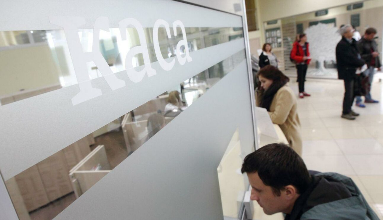 Банки готовятся к зимнему блэкауту: украинцам рассказали, как будут работать отделения во время отключений света