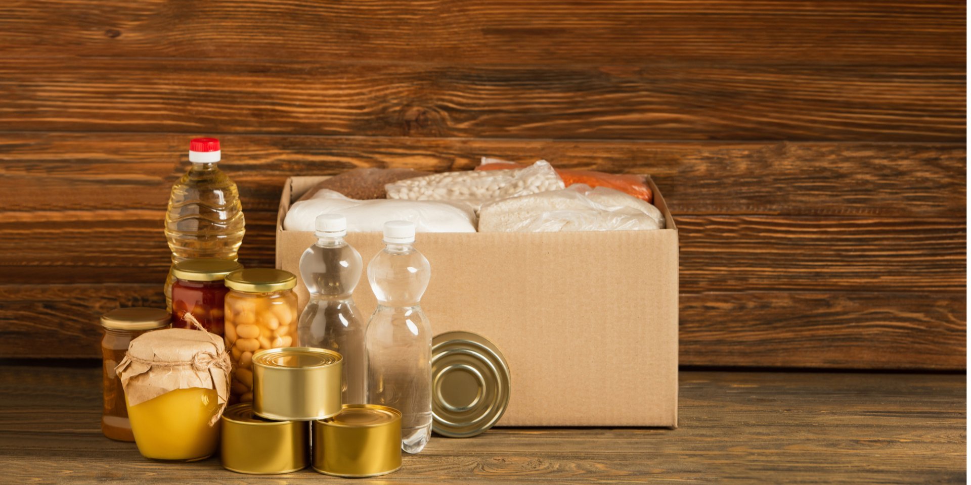 Украинцам раздадут продуктовые и гигиенические наборы: как заполнить заявку на помощь - today.ua