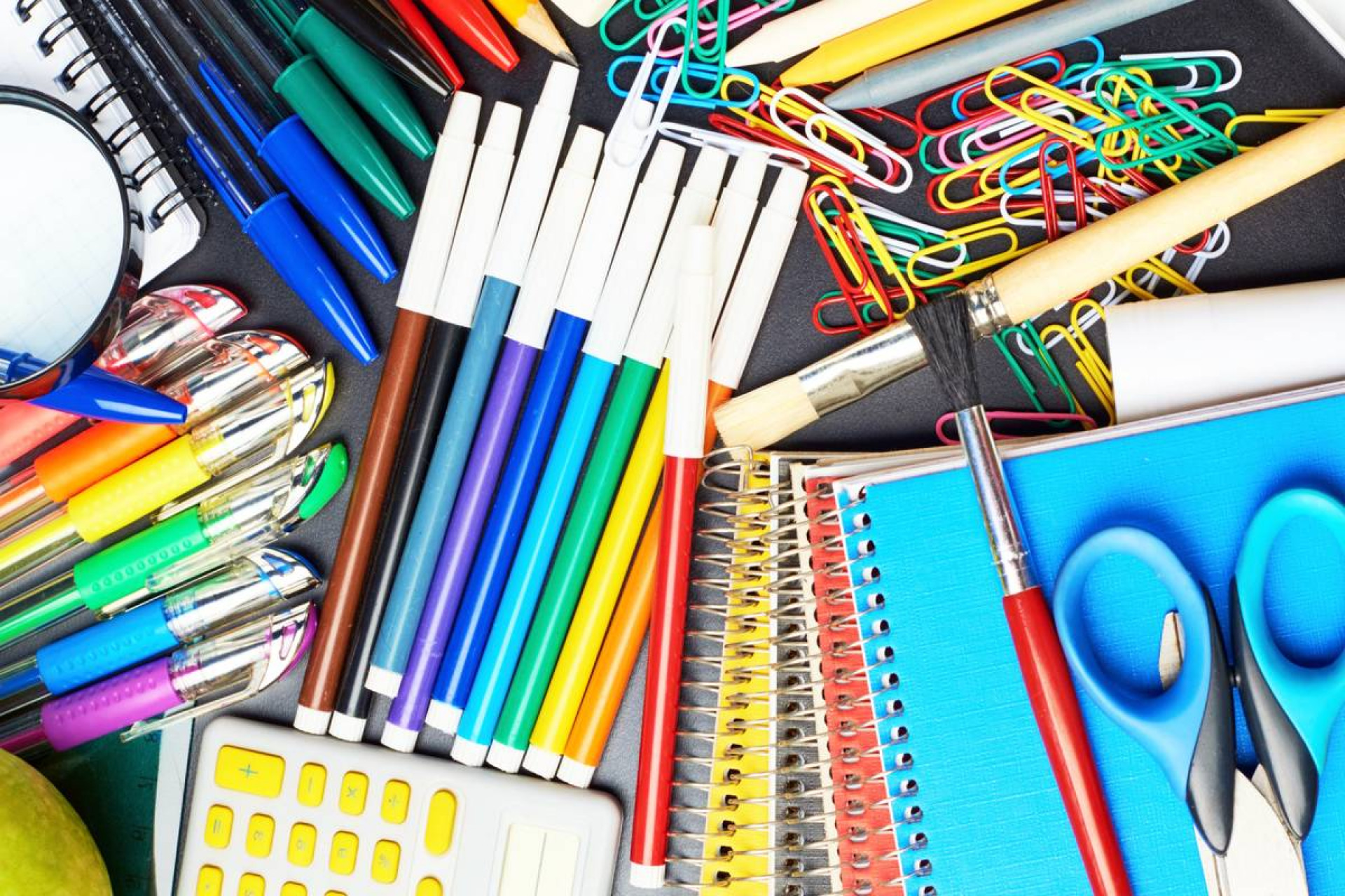 Підготовка до 1 вересня: у яку мінімальну суму обійдеться базовий набір українського школяра