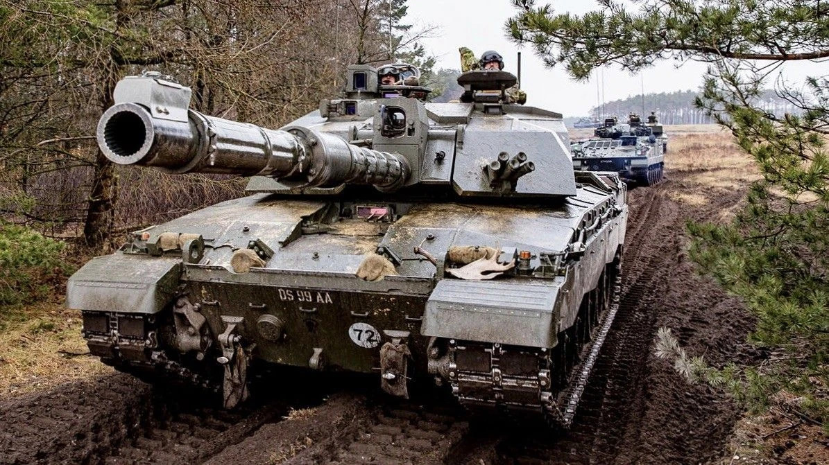 В Украине танки Challenger 2 получили дополнительную броню