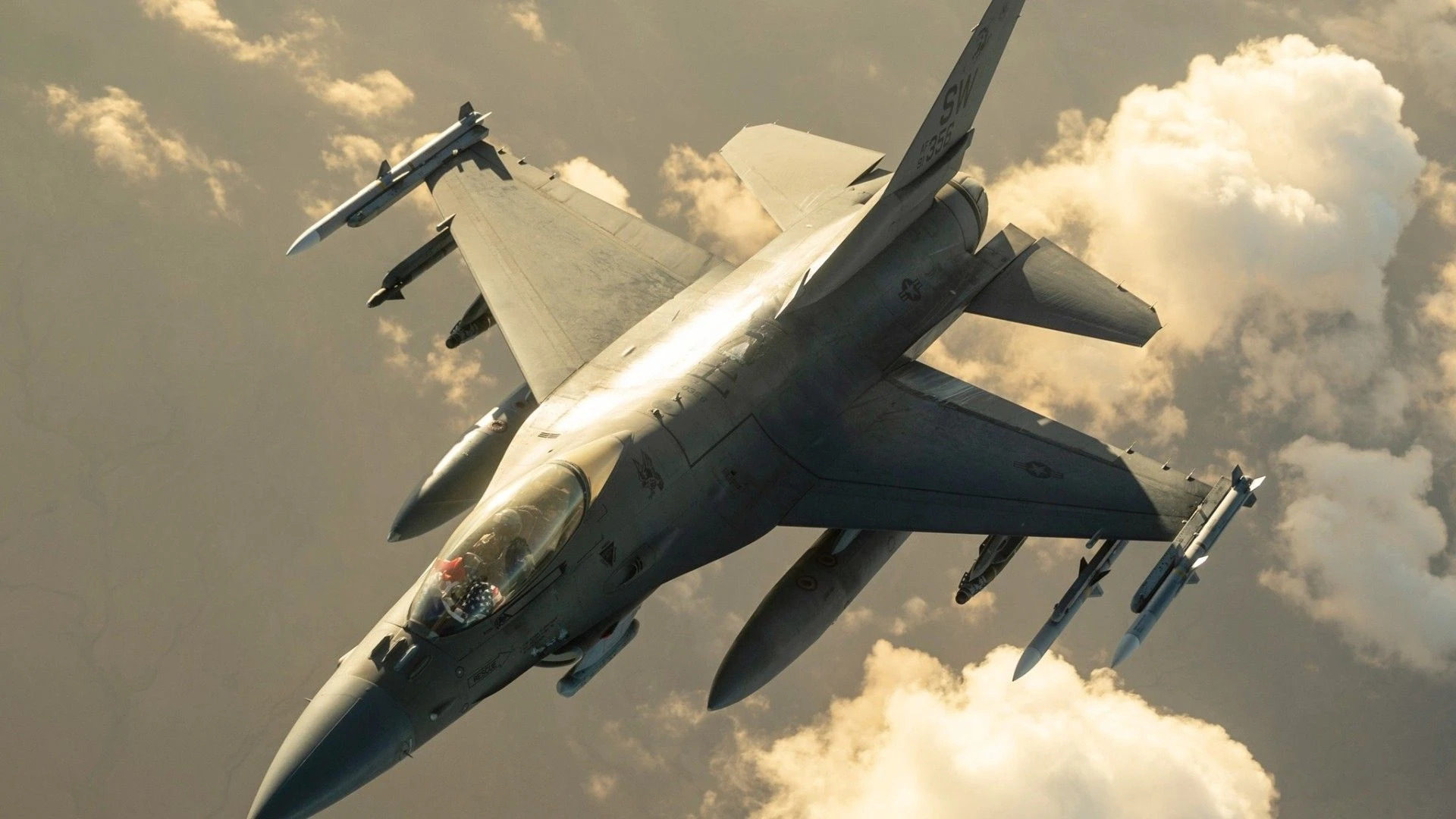 ЗСУ отримають 19 винищувачів F-16 від Данії: збиватимуть СУ-35