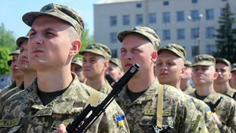 В Україні посилять мобілізацію молоді: у ЗСУ б'ють тривогу з приводу літніх бійців на фронті - today.ua