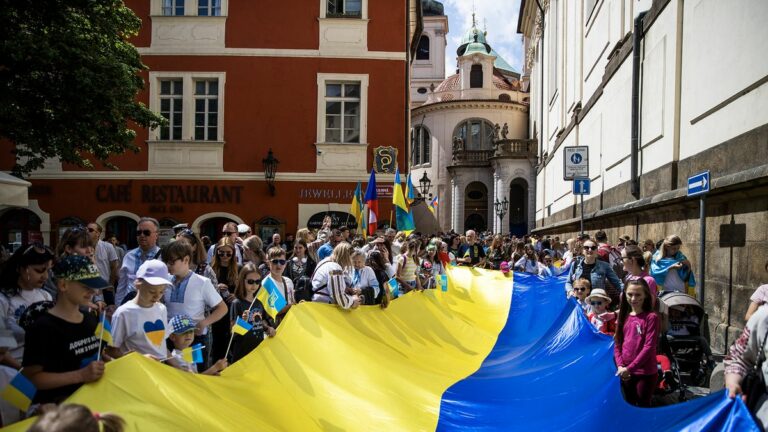 Украинцам в Чехии предложат новые варианты проживания: как остаться в стране не в статусе беженца - today.ua