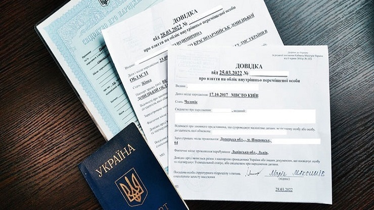 Українці за кордоном повинні відмовитися від виплат ВПО: як це зробити