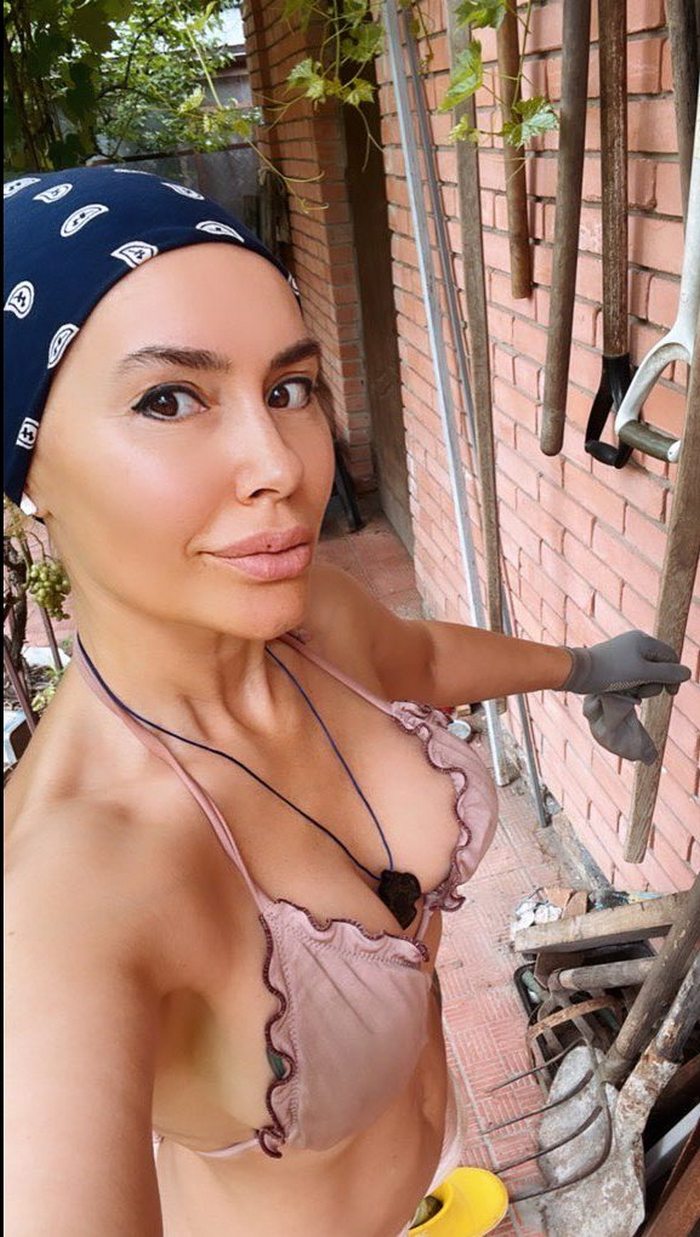 “Дом, сад, огород“: 43-летняя дочь Виктора Ющенко показала редкое фото в бикини