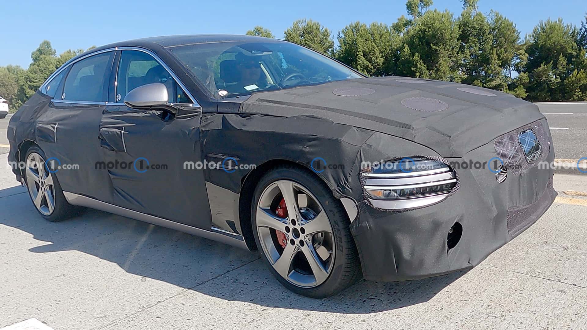 Шпионы показали обновленный седан Genesis G80 - today.ua