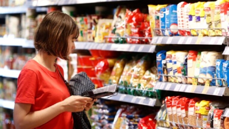 В українських супермаркетах почали рости ціни на олію, борошно та цукор: де дешевше купити популярні продукти - today.ua