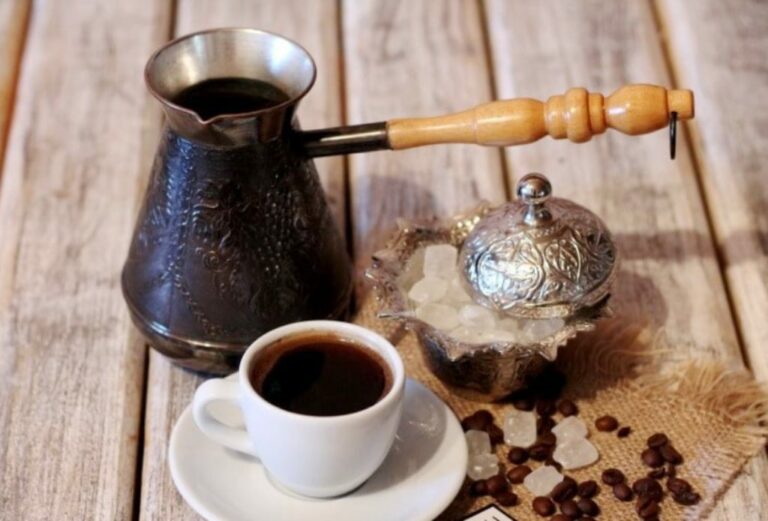 Как сварить вкусный кофе в турке: секреты приготовления бодрящего напитка - today.ua