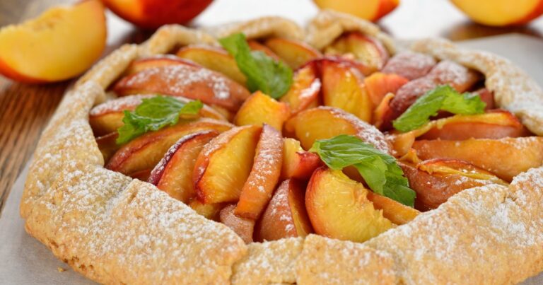 Сирна галета з нектаринами: найшвидший та найпростіший рецепт ароматного відкритого пирога - today.ua