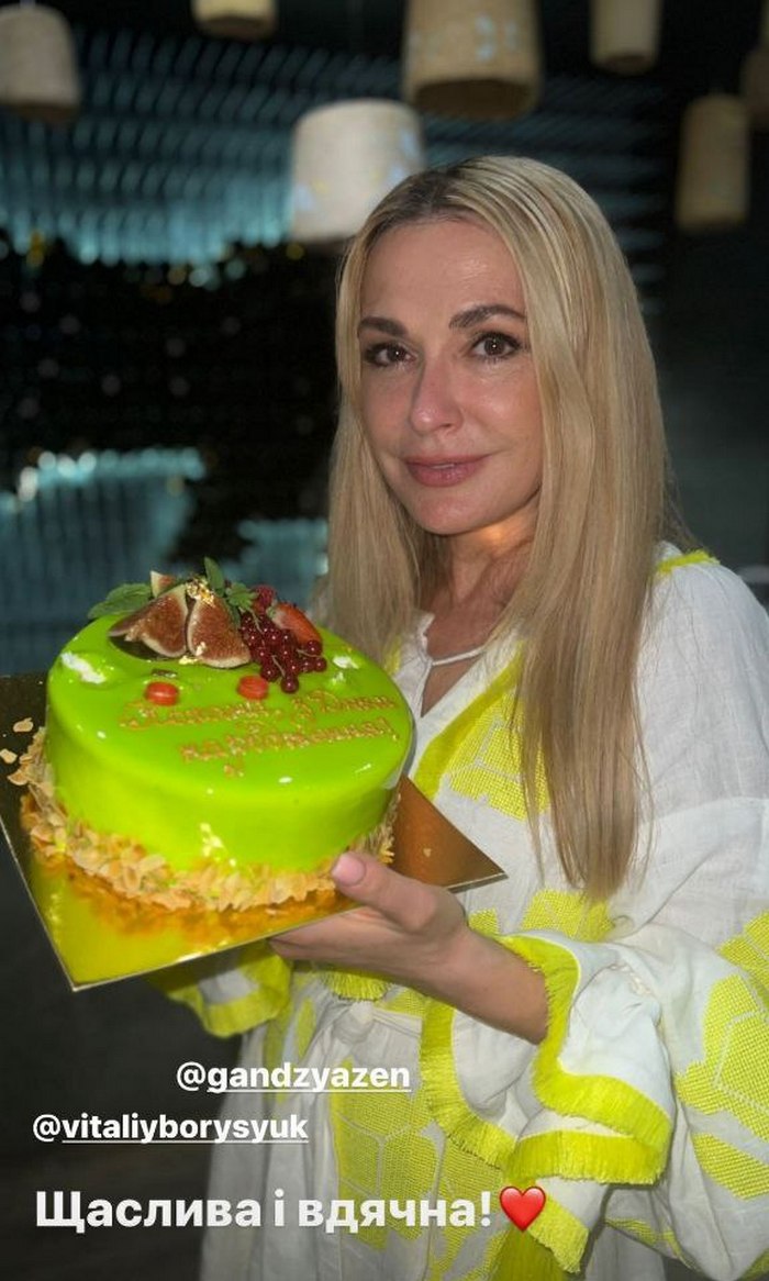 Приятный сюрприз: Ольга Сумская показала, как ее поздравили с днем рождения муж и дочь