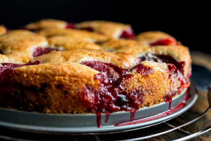 Воздушный сливовый пирог: рецепт The New York Times, который не публикуется уже почти 40 лет Воздушный сливовый пирог: рецепт The New York Times, который не публикуется уже почти 40 лет - today.ua