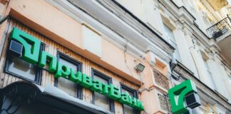 Видають долари, які ніде не приймають: клієнти ПриватБанку скаржаться на труднощі з обміном валюти - today.ua