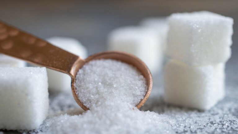 В Украине уже через месяц вырастут цены на сахар: производители назвали причины - today.ua